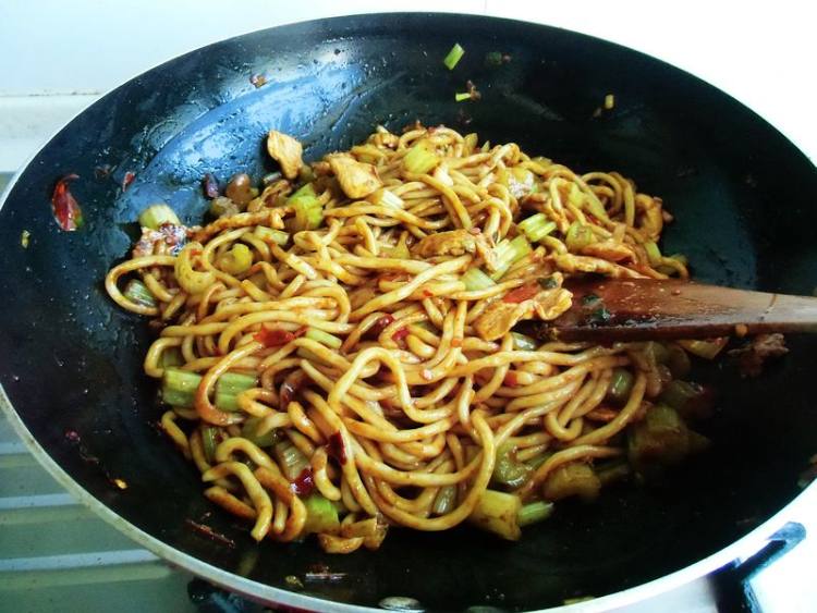 鸡肉炒面步骤12