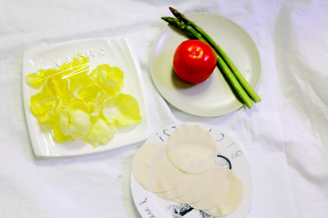 炒饺子皮蔬菜面片步骤1