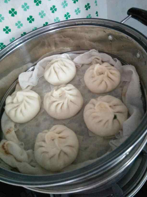 葱香肉包步骤8