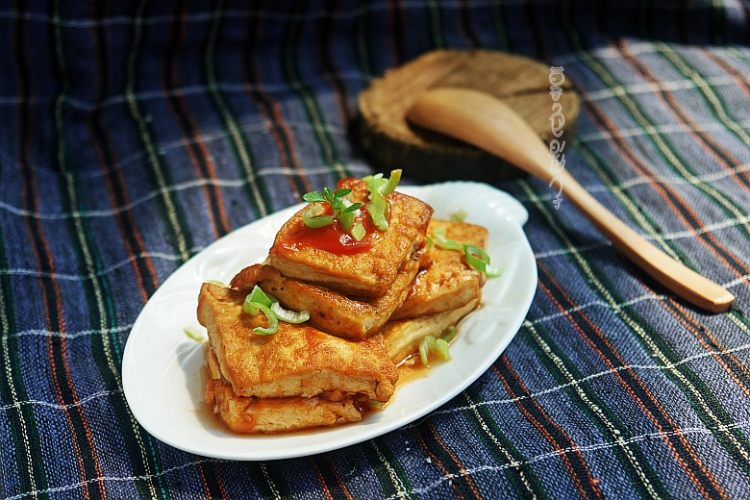 番茄酱煎酸甜豆腐块步骤8