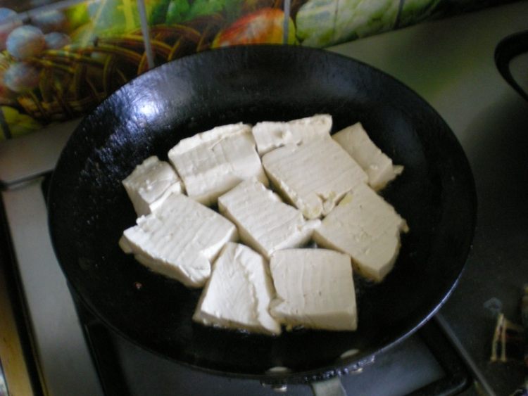 番茄酱煎酸甜豆腐块步骤2