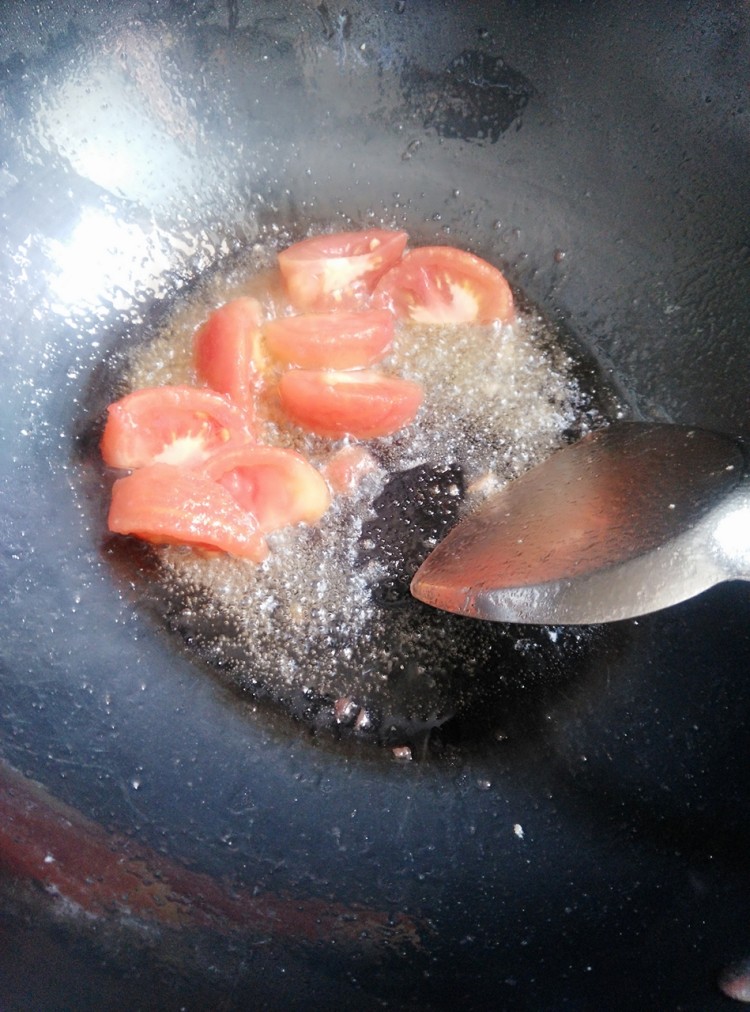 番茄丝瓜瘦肉汤步骤6