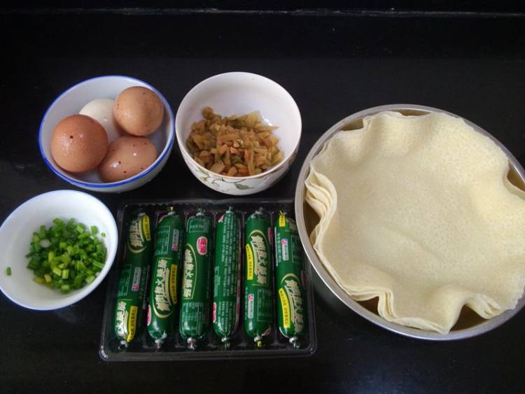 火腿肠鸡蛋面饼步骤1