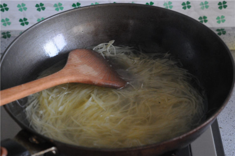 凉拌香辣土豆丝步骤13