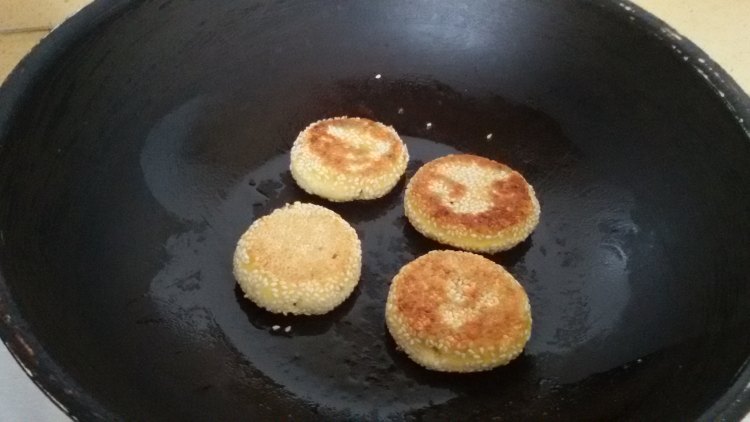 小米发面豆沙饼步骤9