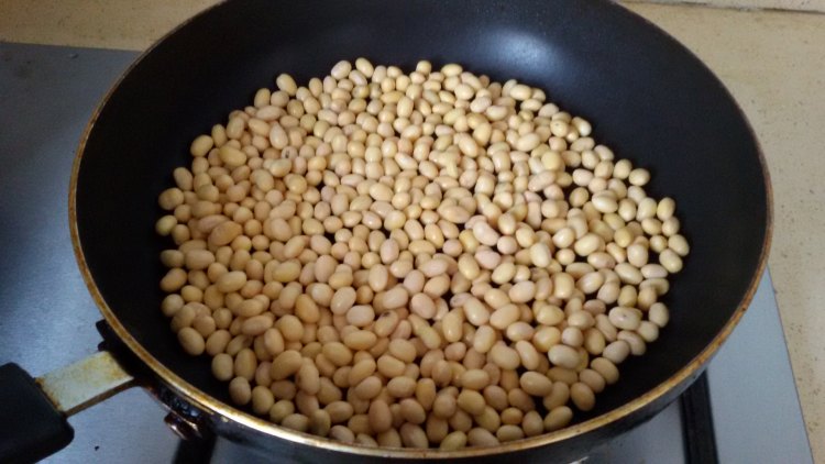 盐香黄豆步骤2