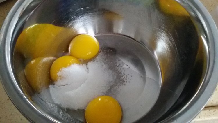 花型法式海绵蛋糕步骤1