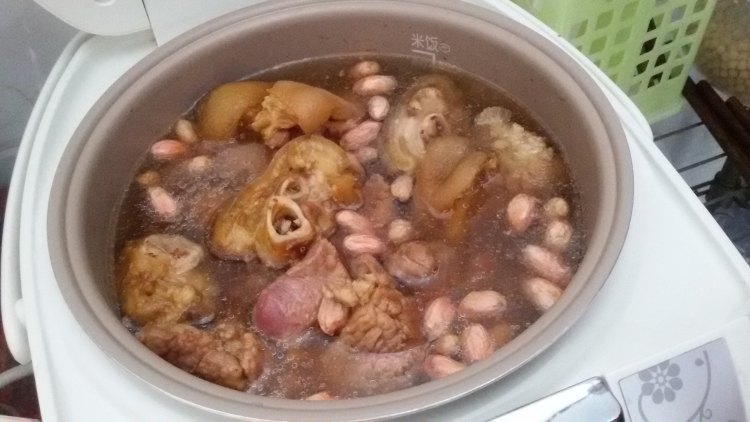 花生炖猪脚步骤5