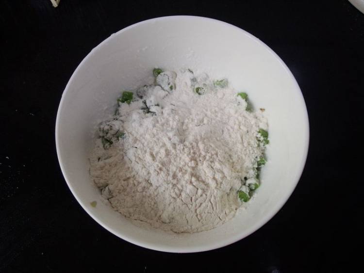 豇豆鸡蛋饼步骤4