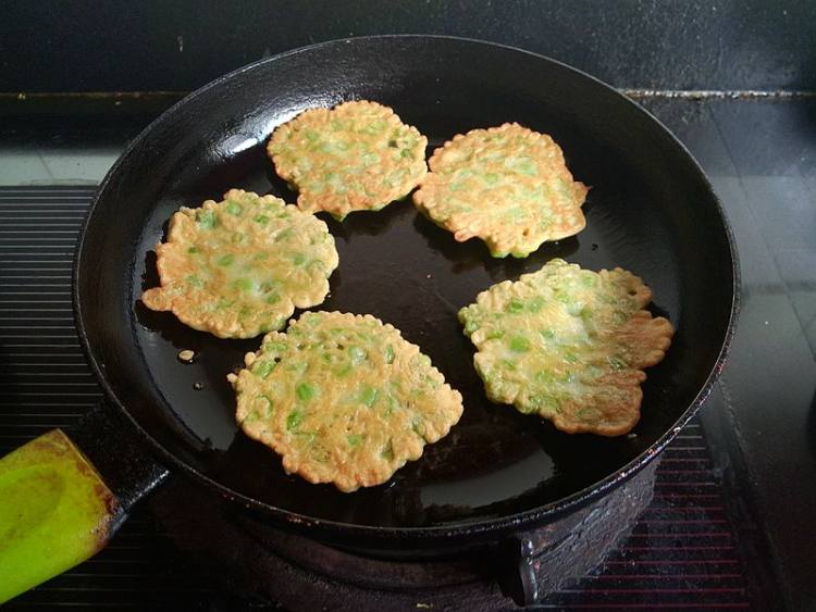 豇豆鸡蛋饼步骤8