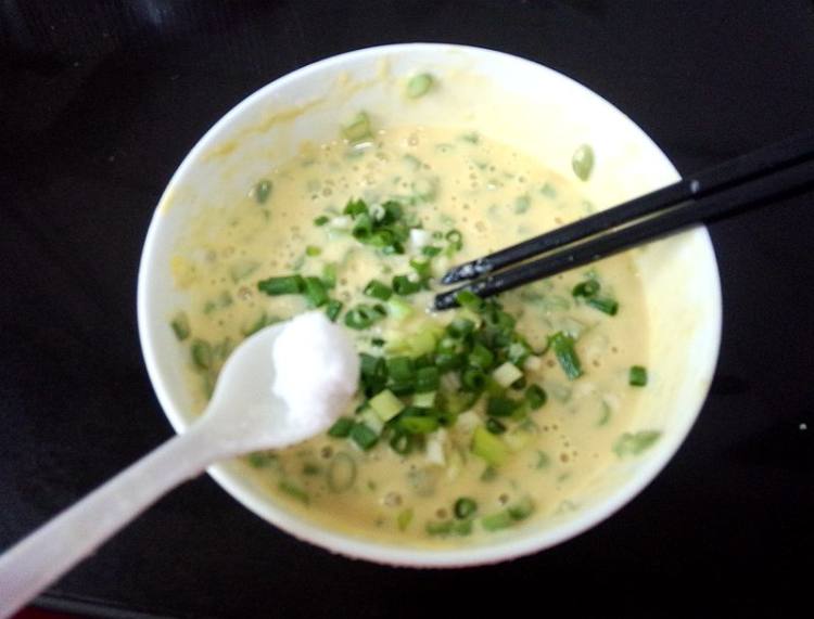 豇豆鸡蛋饼步骤6