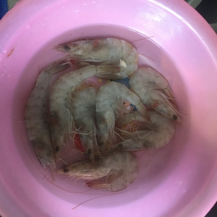 面包香酥虾步骤1