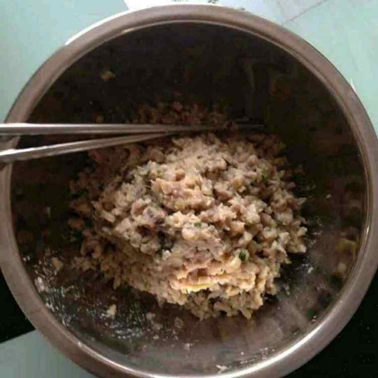 芝麻肉馅饼步骤2