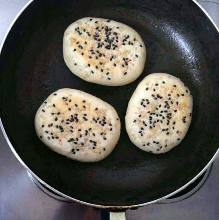 芝麻肉馅饼步骤8