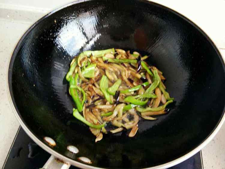 辣味茄丝鸡蛋焖炒面步骤4
