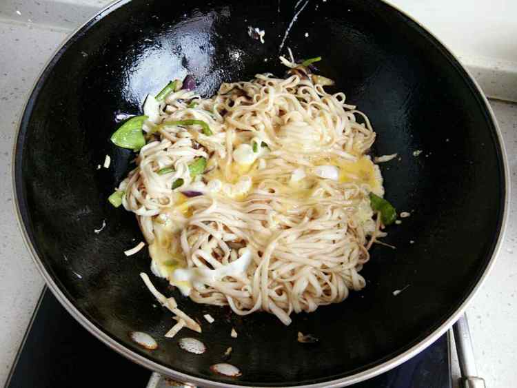 辣味茄丝鸡蛋焖炒面步骤10