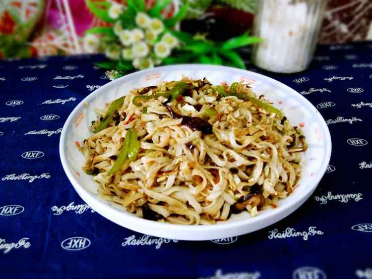 辣味茄丝鸡蛋焖炒面步骤11
