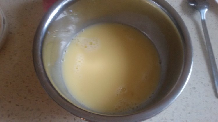 草莓乳华夫饼步骤2
