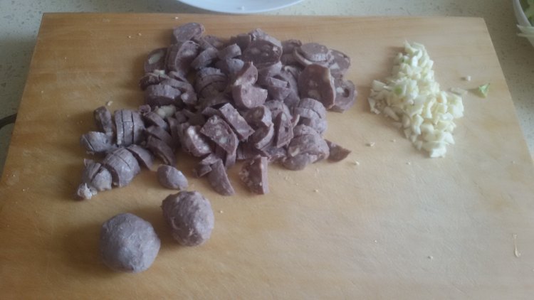 牛肉丸炒花菜步骤1