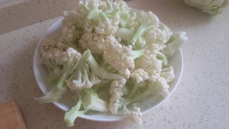 牛肉丸炒花菜步骤2