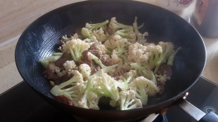 牛肉丸炒花菜步骤6