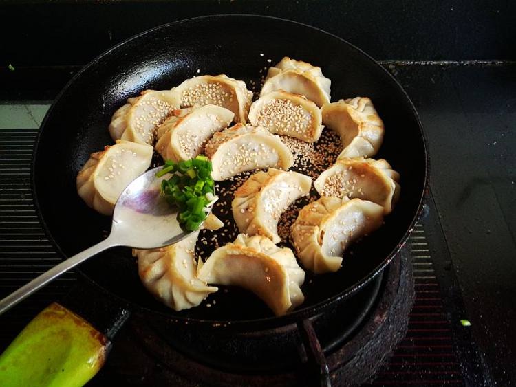 西瓜皮肉馅生煎饺步骤17