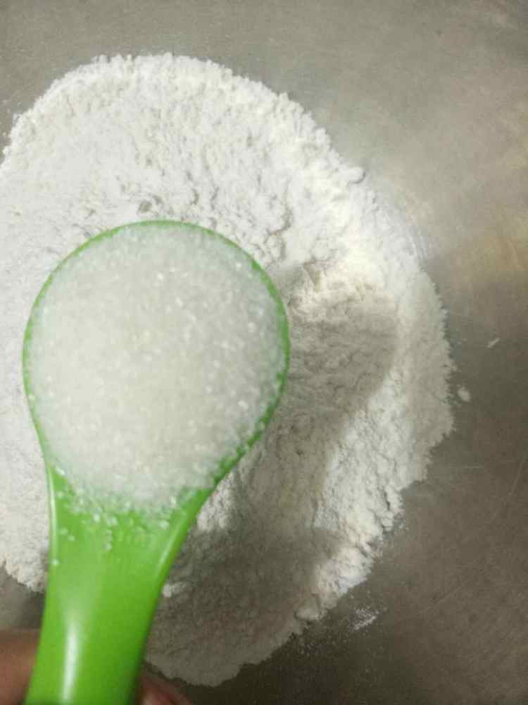 火龙果玫瑰花馒头步骤1