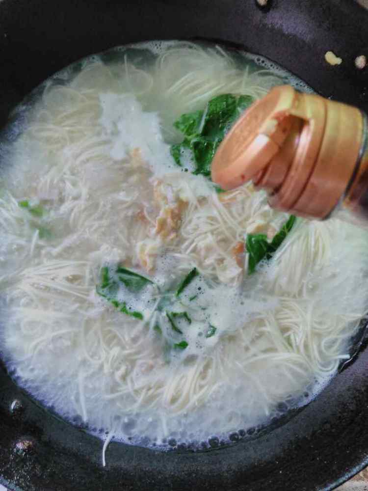 鸡蛋肉丝面步骤12