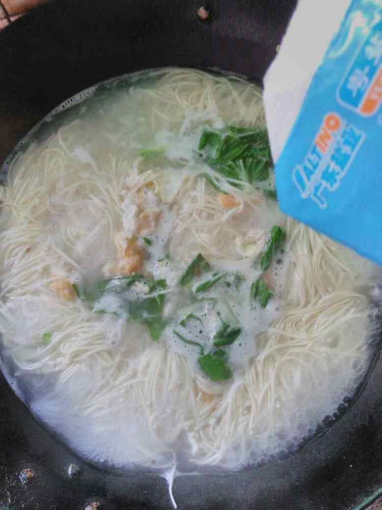 鸡蛋肉丝面步骤11