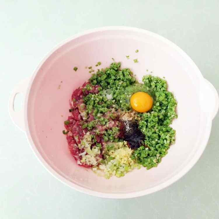 豆角鲜肉锅贴步骤5