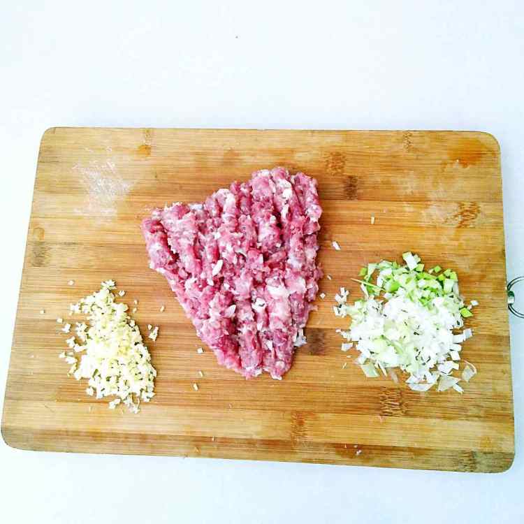 豆角鲜肉锅贴步骤4