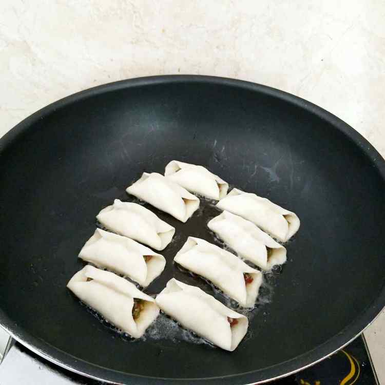 豆角鲜肉锅贴步骤13