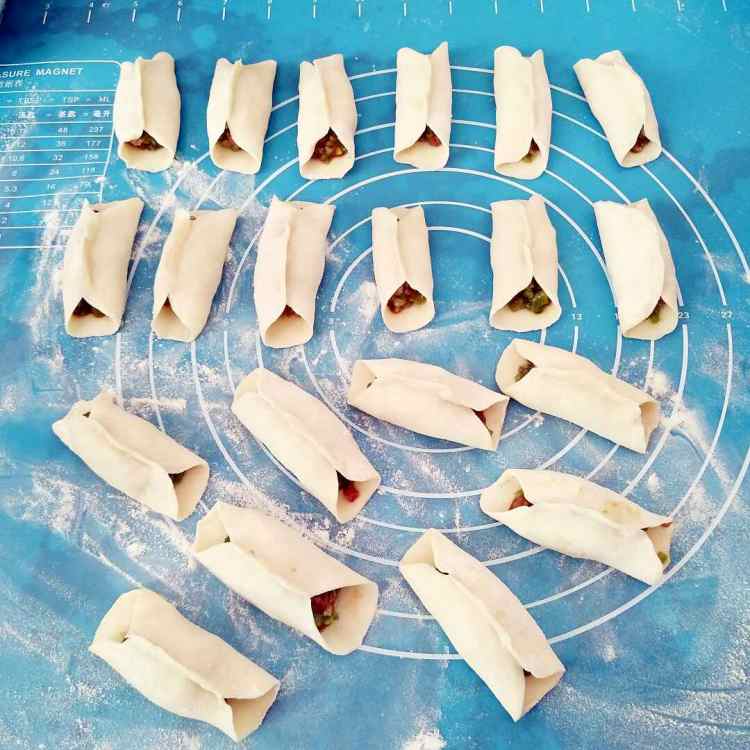 豆角鲜肉锅贴步骤12