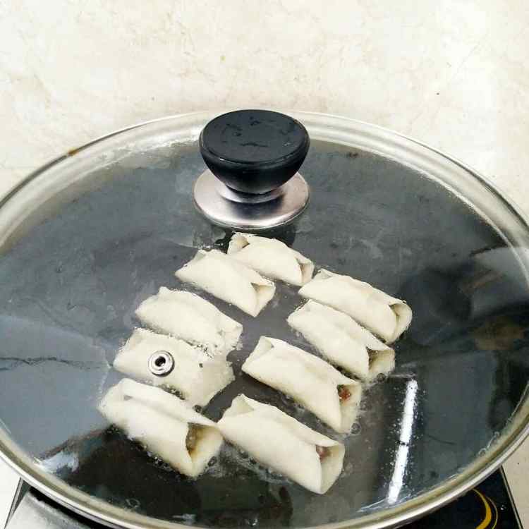 豆角鲜肉锅贴步骤14