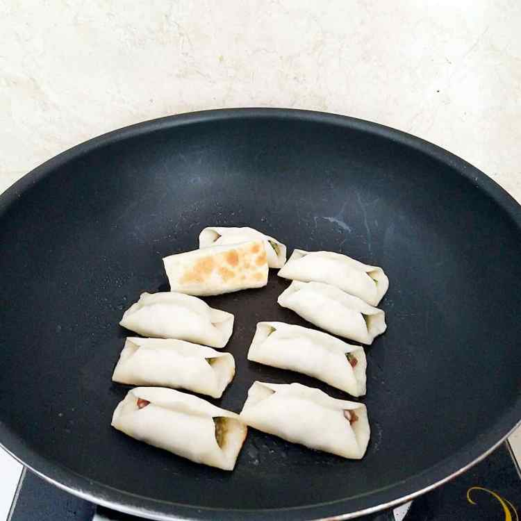 豆角鲜肉锅贴步骤15