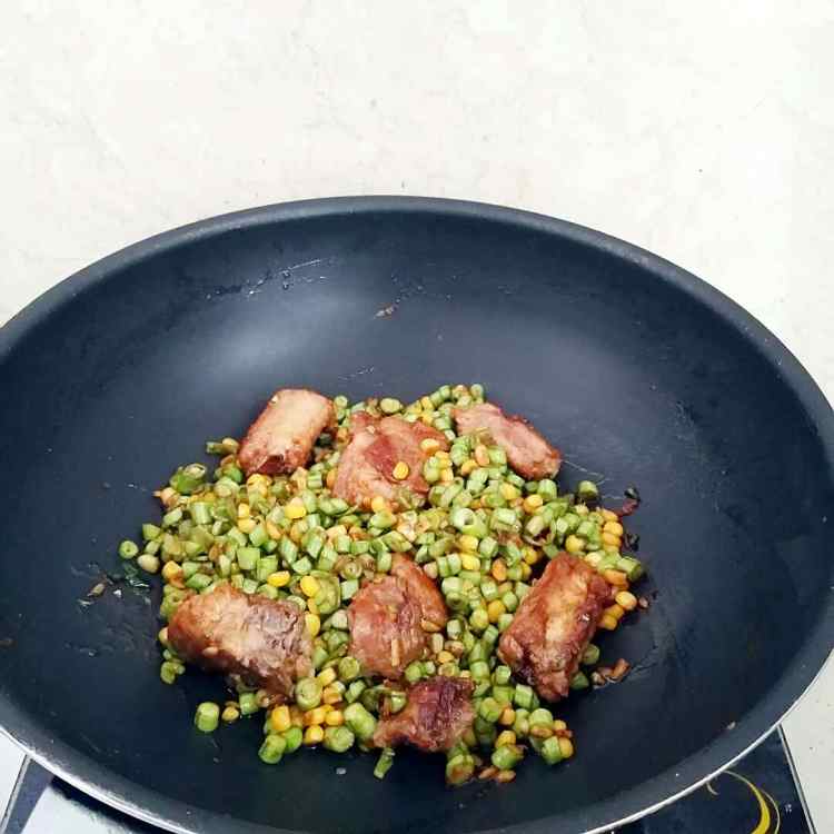 排骨玉米粒焖饭步骤8