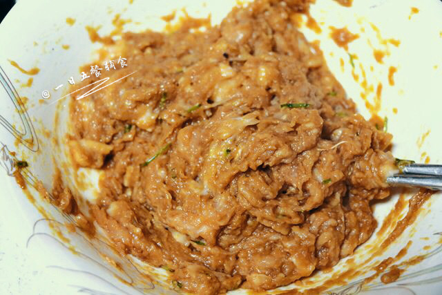 芹菜猪肉包子步骤4