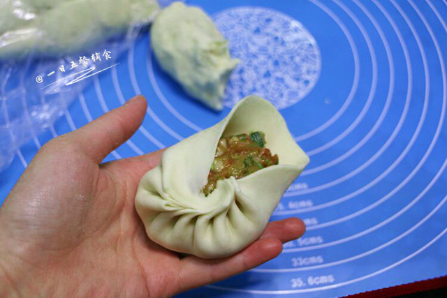 芹菜猪肉包子步骤13