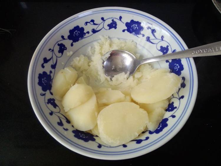 虾仁土豆泥步骤4