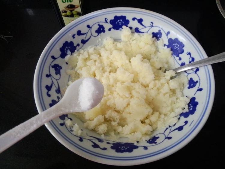 虾仁土豆泥步骤5
