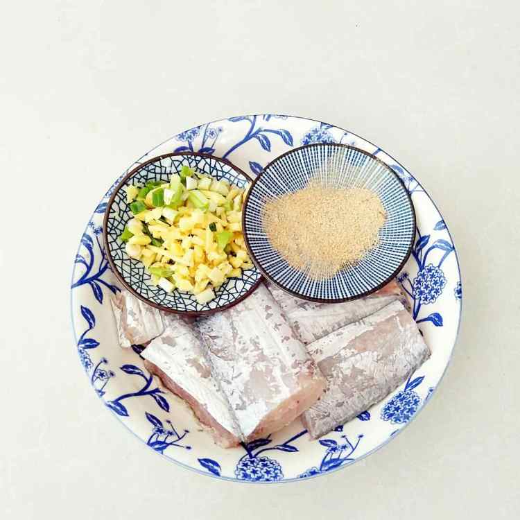 香酥胡椒带鱼步骤2