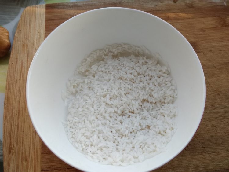 腊肠香菇竹桶饭步骤1