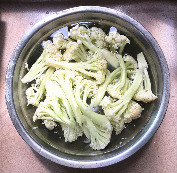 凉拌有机花菜步骤2