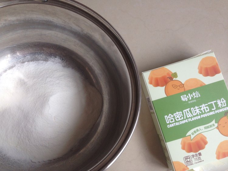 哈蜜瓜布丁步骤1