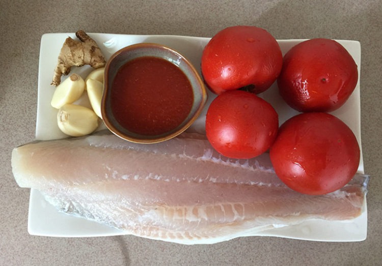 番茄酸汤煮巴沙鱼步骤1