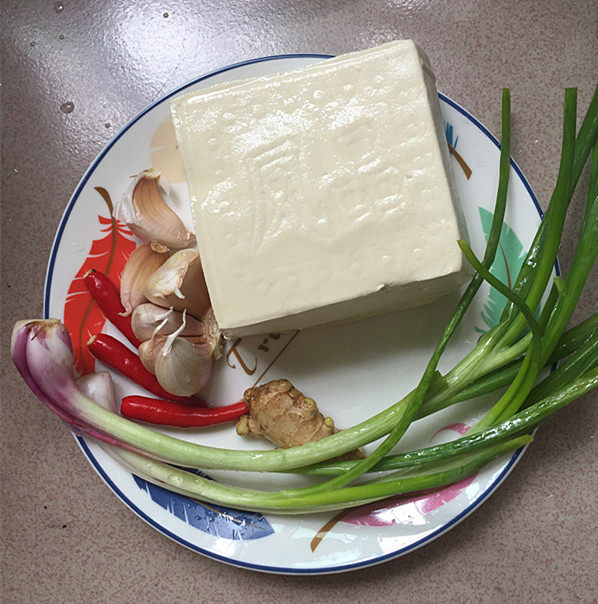 黄骨鱼炖豆腐步骤2