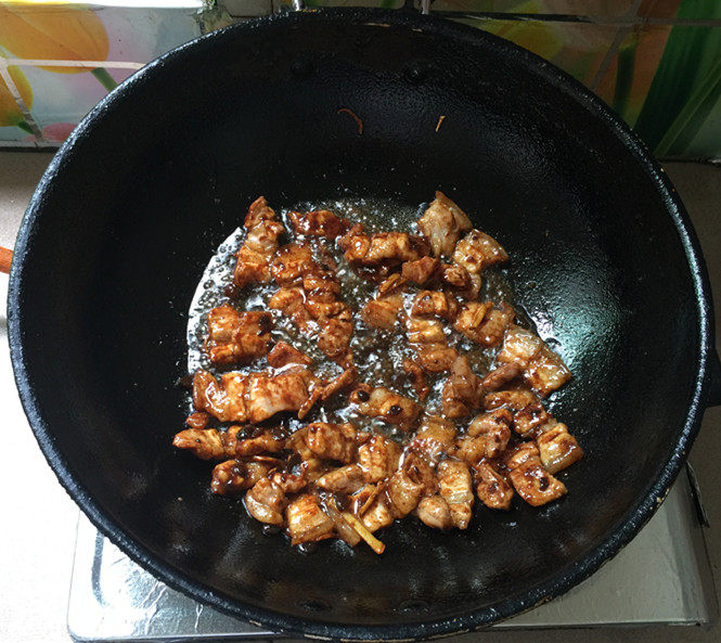 五花肉豆角焖面步骤9