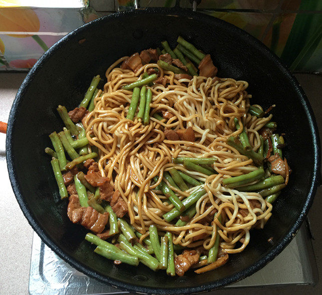 五花肉豆角焖面步骤14