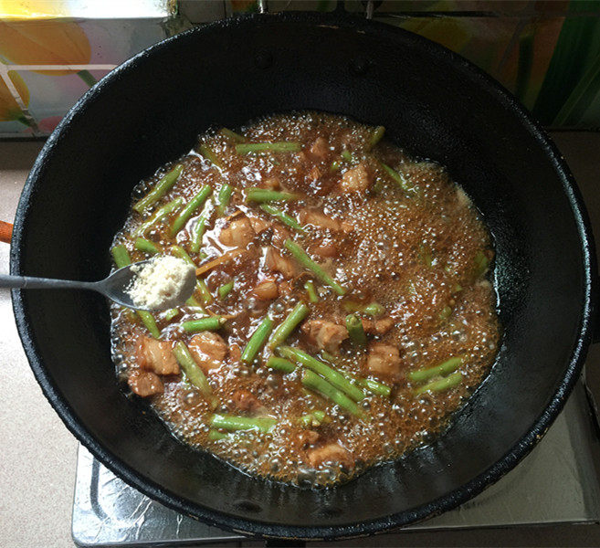 五花肉豆角焖面步骤13