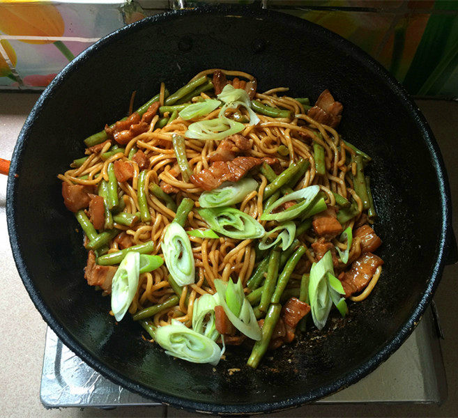 五花肉豆角焖面步骤16